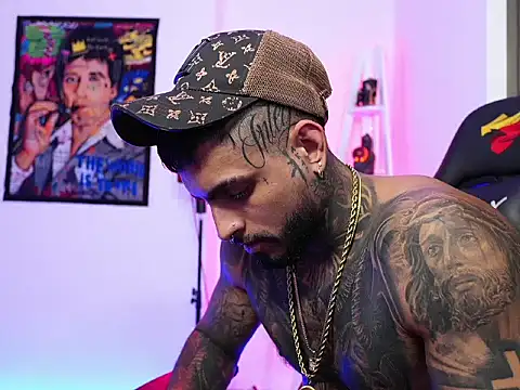 Snapshot of logan_hugh8 chatting on 10/31/25, 06:03 logan hugh8 online show from 10/31/25, 06:03