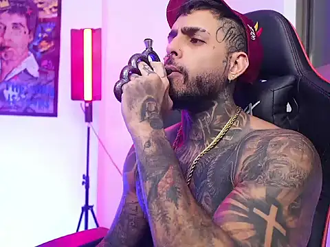 Snapshot of logan_hugh8 chatting on 11/09/25, 02:32 logan hugh8 online show from 11/09/25, 02:32