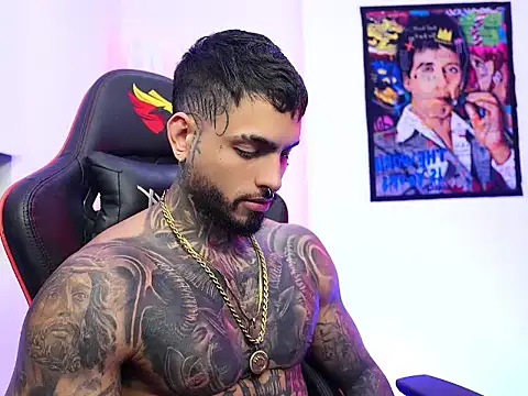 Snapshot of logan_hugh8 chatting on 11/24/25, 03:17 logan hugh8 online show from 11/24/25, 03:17