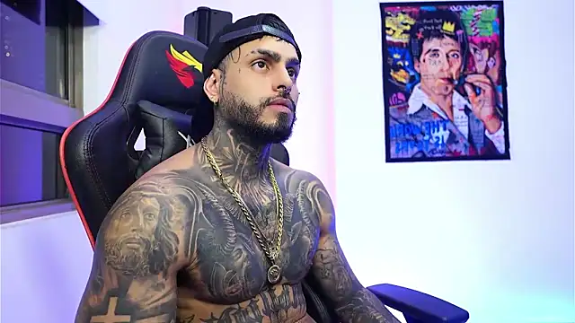 Snapshot of logan_hugh8 chatting on 12/14/25, 03:34 logan hugh8 online show from 12/14/25, 03:34