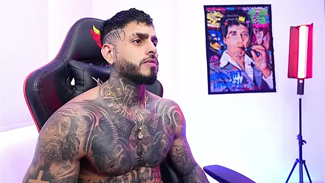 logan hugh8 online show from 12/22/25, 02:47