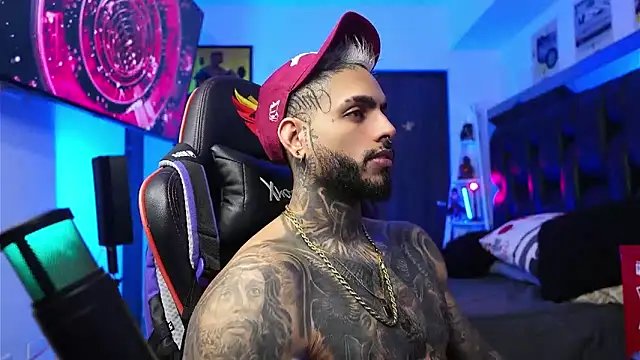 logan hugh8 online show from 02/04/26, 01:00