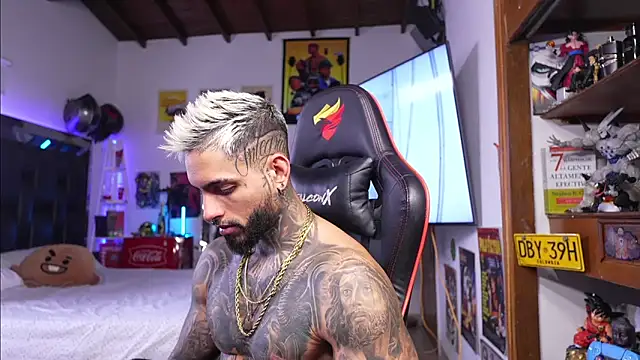 logan hugh8 online show from 03/12/26, 01:06