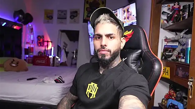 logan hugh8 online show from 03/19/26, 04:27