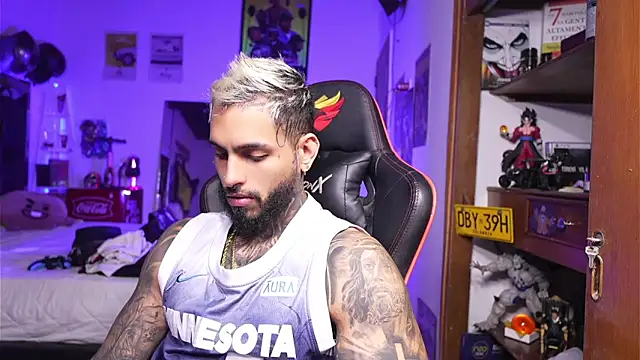 logan hugh8 online show from 03/26/26, 10:32