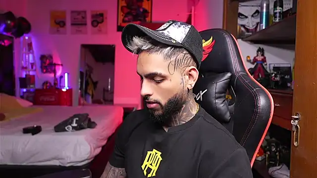 logan hugh8 online show from 04/01/26, 12:33