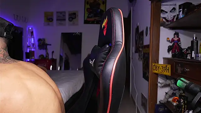 logan hugh8 online show from 04/19/26, 12:00