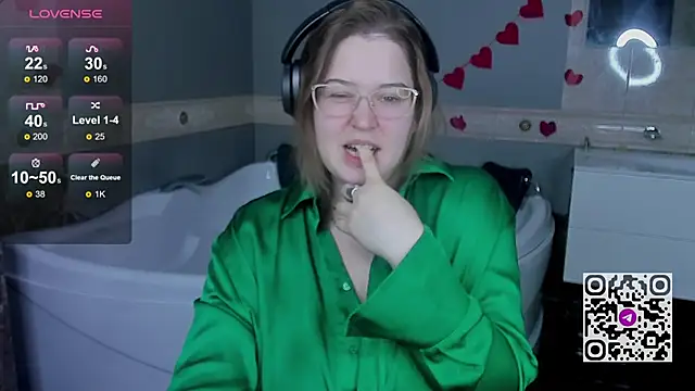 Snapshot of HelenHartt chatting on 03/01/26, 08:49 HelenHartt online show from 03/01/26, 08:49