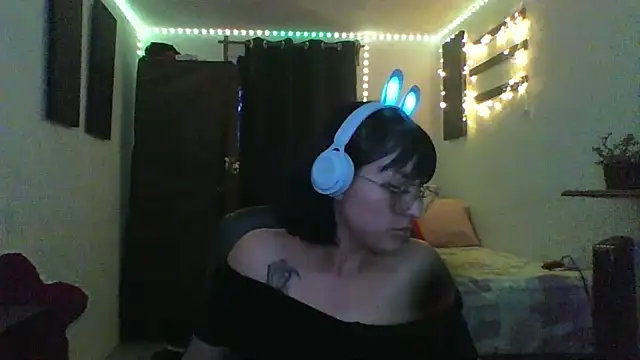 jenmarquez  online show from 12/13/25, 11:54