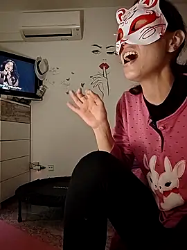 Snapshot of SweetSun69 chatting on 12/14/25, 02:22 SweetSun69 online show from 12/14/25, 02:22