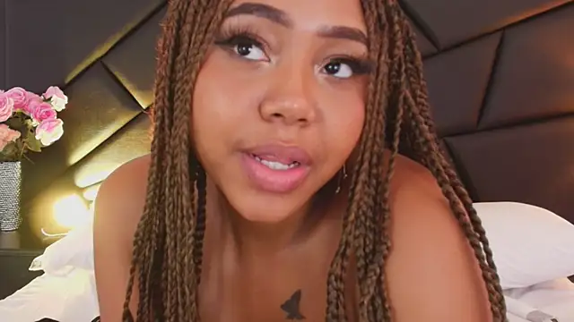 Snapshot of AngelaRoberts chatting on 09/27/25, 04:45 AngelaRoberts online show from 09/27/25, 04:45