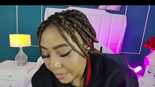 Snapshot of AngelaRoberts chatting on 10/14/25, 03:29 AngelaRoberts online show from 10/14/25, 03:29