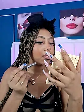 Snapshot of AngelaRoberts chatting on 10/16/25, 04:24 AngelaRoberts online show from 10/16/25, 04:24