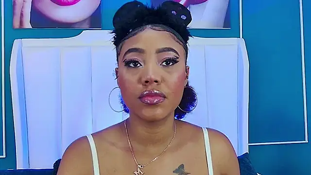 Snapshot of AngelaRoberts chatting on 10/17/25, 04:04 AngelaRoberts online show from 10/17/25, 04:04