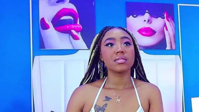 Snapshot of AngelaRoberts chatting on 11/03/25, 04:25 AngelaRoberts online show from 11/03/25, 04:25