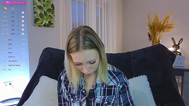 NyxaThorn online show from 10/17/25, 02:41