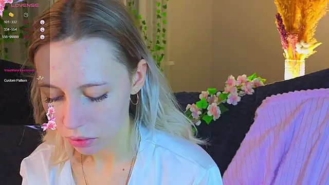 NyxaThorn online show from 12/05/25, 02:36