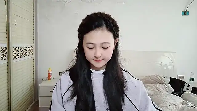 xxz98 online show from 12/17/25, 04:29