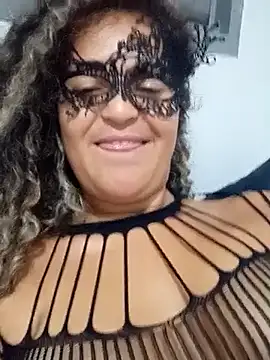 RaphinhaSanches online show from 12/16/25, 02:33