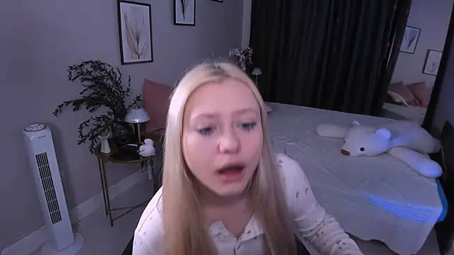 Snapshot of Millie_Vanillies chatting on 09/15/25, 02:17 Millie Vanillies online show from 09/15/25, 02:17