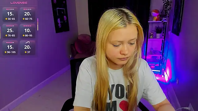 Snapshot of Millie_Vanillies chatting on 10/04/25, 03:21 Millie Vanillies online show from 10/04/25, 03:21