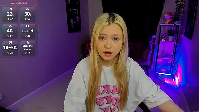 Snapshot of Millie_Vanillies chatting on 10/05/25, 02:15 Millie Vanillies online show from 10/05/25, 02:15