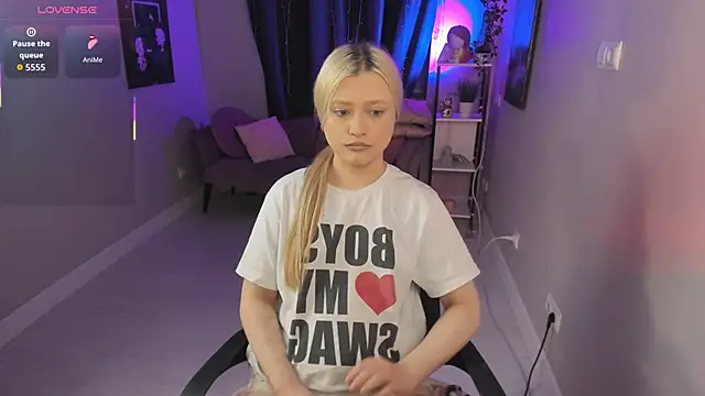 Snapshot of Millie_Vanillies chatting on 10/09/25, 08:18 Millie Vanillies online show from 10/09/25, 08:18