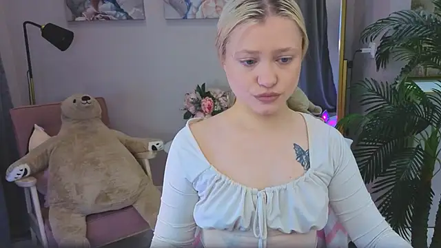 Snapshot of Millie_Vanillies chatting on 10/12/25, 03:22 Millie Vanillies online show from 10/12/25, 03:22