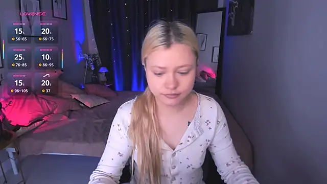 Snapshot of Millie_Vanillies chatting on 10/14/25, 02:51 Millie Vanillies online show from 10/14/25, 02:51