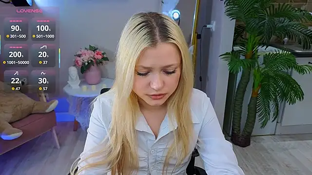 Snapshot of Millie_Vanillies chatting on 10/24/25, 09:11 Millie Vanillies online show from 10/24/25, 09:11