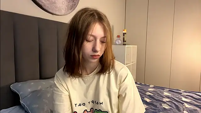 Snapshot of EllieDream chatting on 09/23/25, 07:33 EllieDream online show from 09/23/25, 07:33