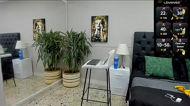 Snapshot of emilio_brandon chatting on 10/20/25, 10:49 emilio brandon online show from 10/20/25, 10:49