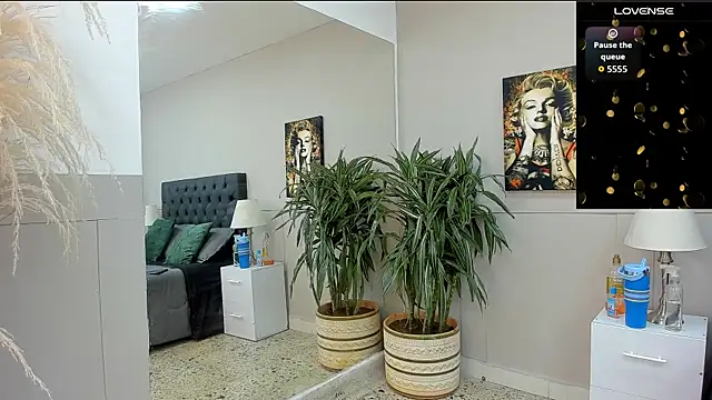 Snapshot of emilio_brandon chatting on 10/22/25, 10:37 emilio brandon online show from 10/22/25, 10:37