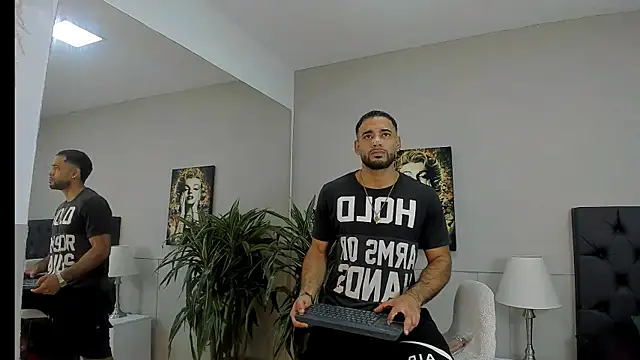 Snapshot of emilio_brandon chatting on 10/25/25, 11:07 emilio brandon online show from 10/25/25, 11:07