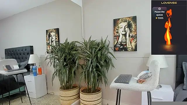 Snapshot of emilio_brandon chatting on 10/30/25, 11:11 emilio brandon online show from 10/30/25, 11:11