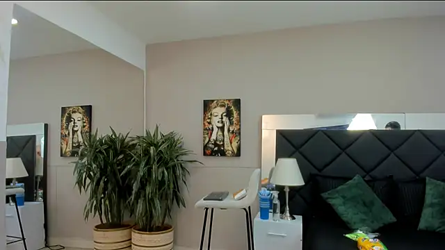 Snapshot of emilio_brandon chatting on 11/08/25, 11:10 emilio brandon online show from 11/08/25, 11:10