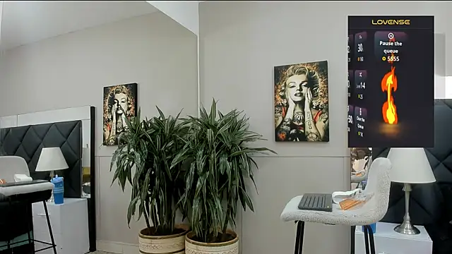 Snapshot of emilio_brandon chatting on 11/11/25, 10:59 emilio brandon online show from 11/11/25, 10:59