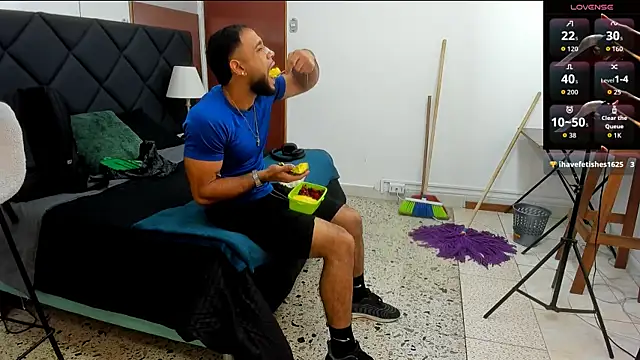 Snapshot of emilio_brandon chatting on 11/28/25, 10:18 emilio brandon online show from 11/28/25, 10:18