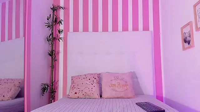 Snapshot of Maddy_Norton chatting on 02/25/26, 07:45 Maddy Norton online show from 02/25/26, 07:45