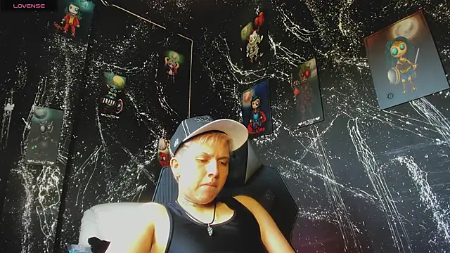 Snapshot of AlanRed_ chatting on 09/23/25, 06:00 AlanRed online show from 09/23/25, 06:00