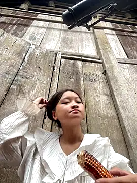   Nhug  05 online show from 09/10/25, 12:43