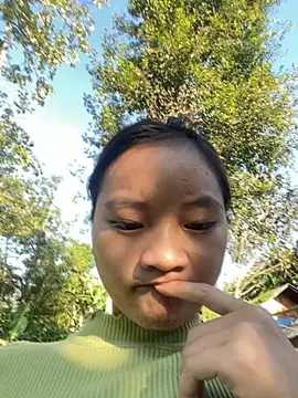   Nhug  05 online show from 10/05/25, 12:31