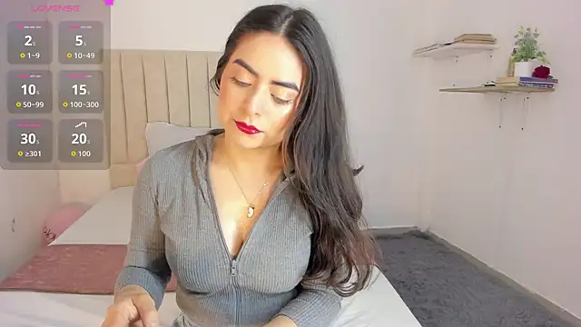 sashaa petit online show from 09/29/25, 11:15