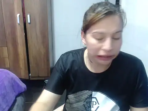 cloequeen15 online show from 10/29/25, 05:25