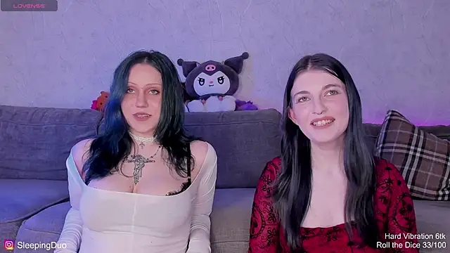 Snapshot of Threesomebabes chatting on 07/03/26, 12:11 Threesomebabes online show from 07/03/26, 12:11