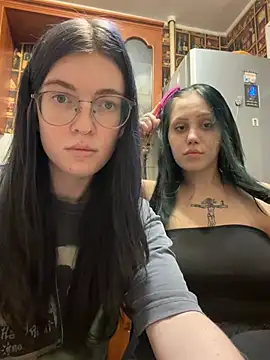 Snapshot of Threesomebabes chatting on 07/18/26, 07:17 Threesomebabes online show from 07/18/26, 07:17