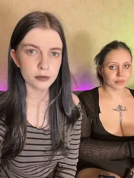 Snapshot of Threesomebabes chatting on 07/24/26, 06:17 Threesomebabes online show from 07/24/26, 06:17