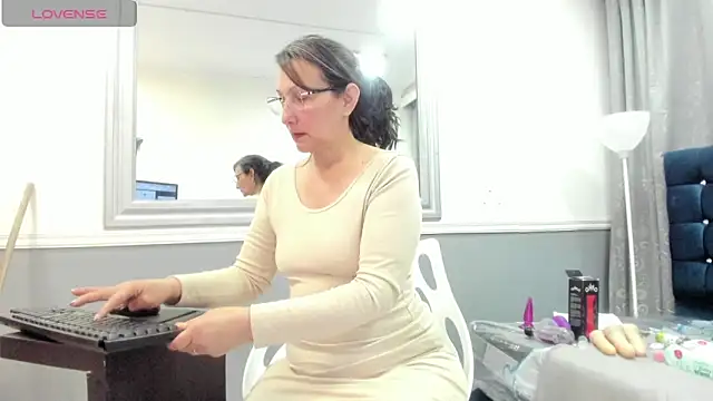 Oriana Jhonson online show from 06/12/26, 03:49