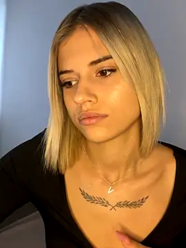 Snapshot of AishaKali chatting on 10/03/25, 07:27 AishaKali online show from 10/03/25, 07:27