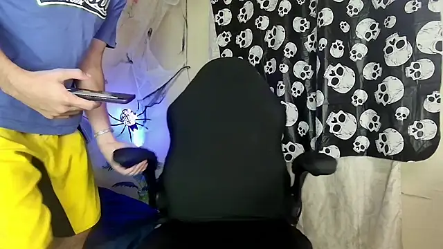 Snapshot of 2006_tgn chatting on 10/20/25, 11:43 2006 tgn online show from 10/20/25, 11:43